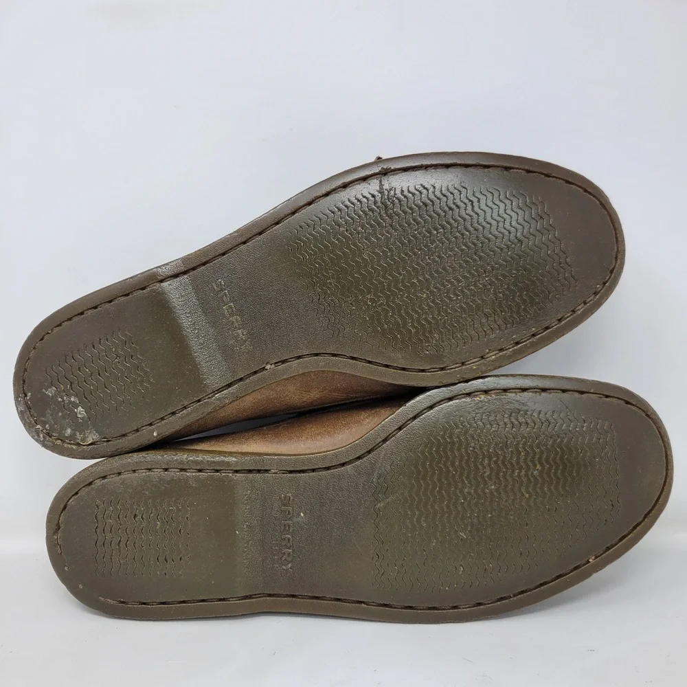 Sperry brand top